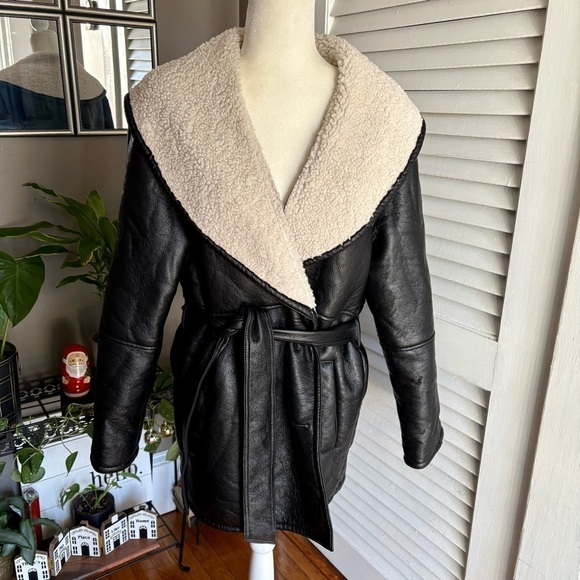 ASOS DESIGN Curve luxe collared bonded borg belted jacket - Picture 3 of 11